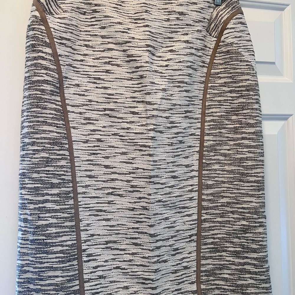 Classic and modern skirt by Lafayette 148, size 12, fully lined, back zip